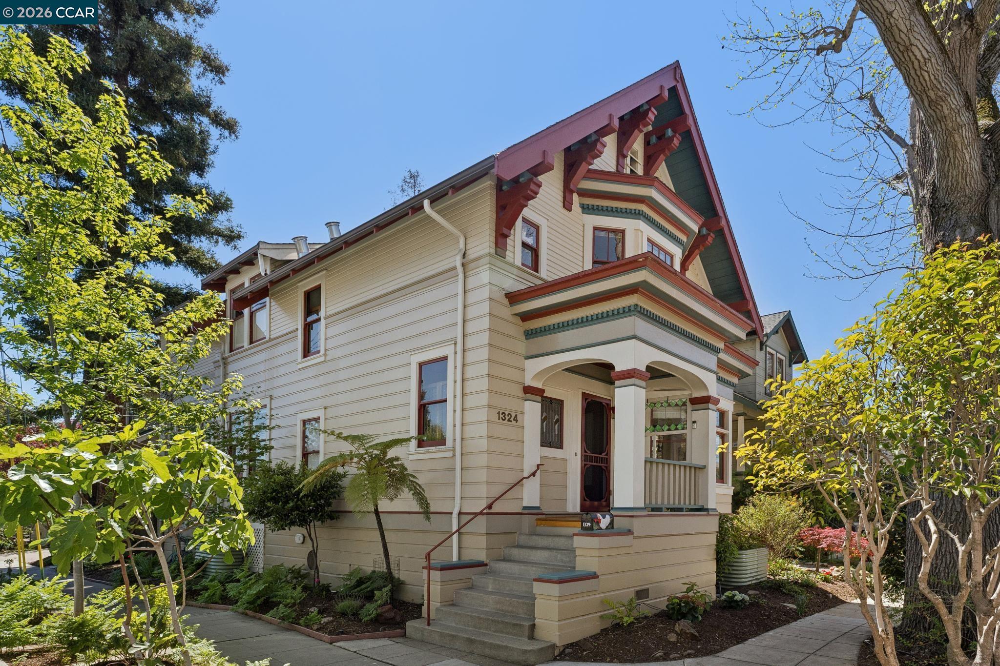 Detail Gallery Image 2 of 60 For 1324 Grove St, Alameda,  CA 94501 - 4 Beds | 2 Baths