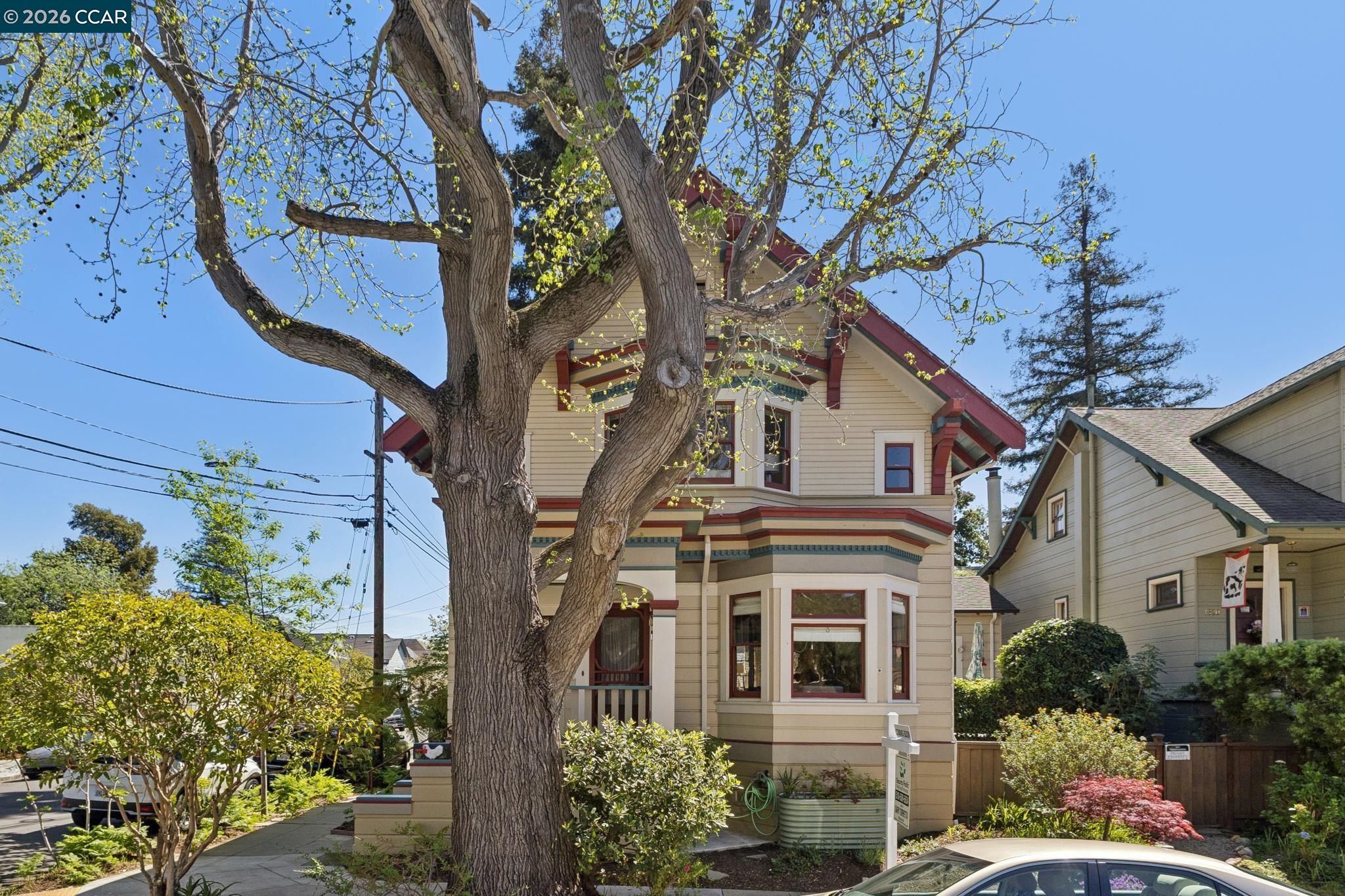 Detail Gallery Image 3 of 60 For 1324 Grove St, Alameda,  CA 94501 - 4 Beds | 2 Baths