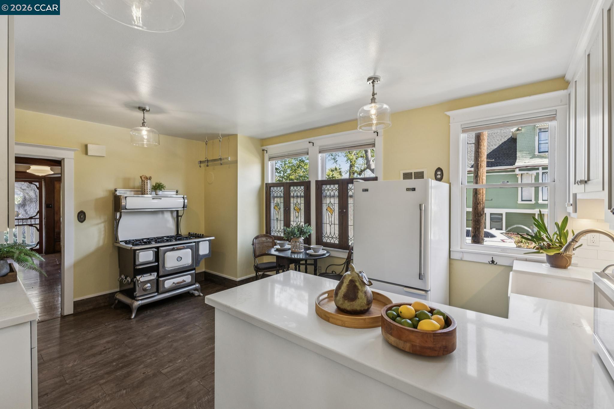 Detail Gallery Image 22 of 60 For 1324 Grove St, Alameda,  CA 94501 - 4 Beds | 2 Baths