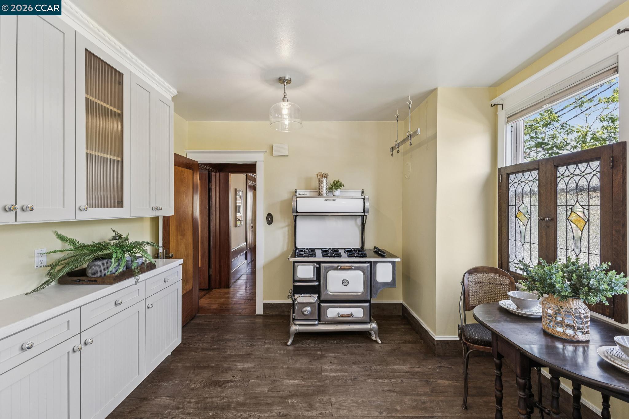 Detail Gallery Image 28 of 60 For 1324 Grove St, Alameda,  CA 94501 - 4 Beds | 2 Baths