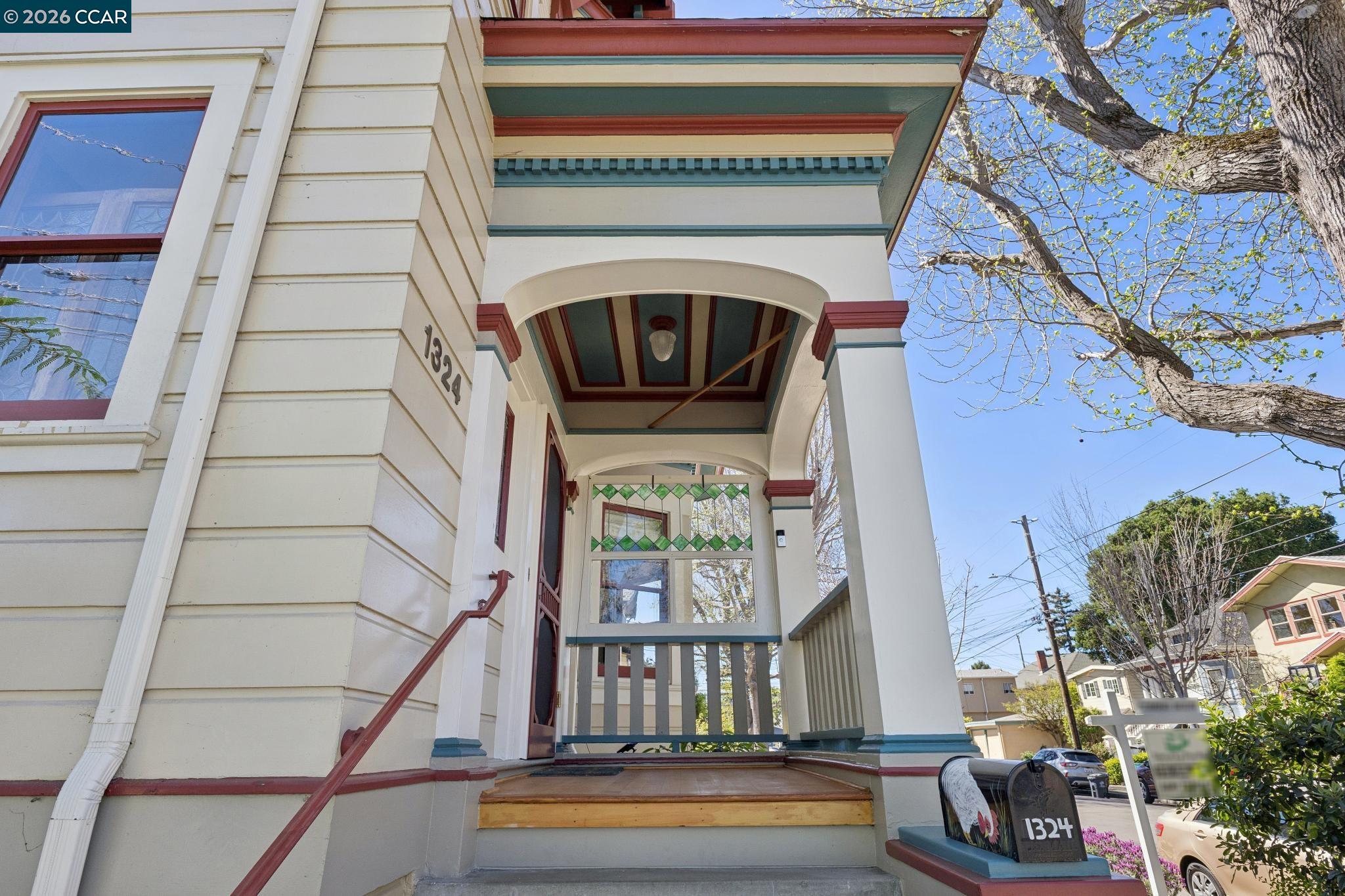 Detail Gallery Image 4 of 60 For 1324 Grove St, Alameda,  CA 94501 - 4 Beds | 2 Baths