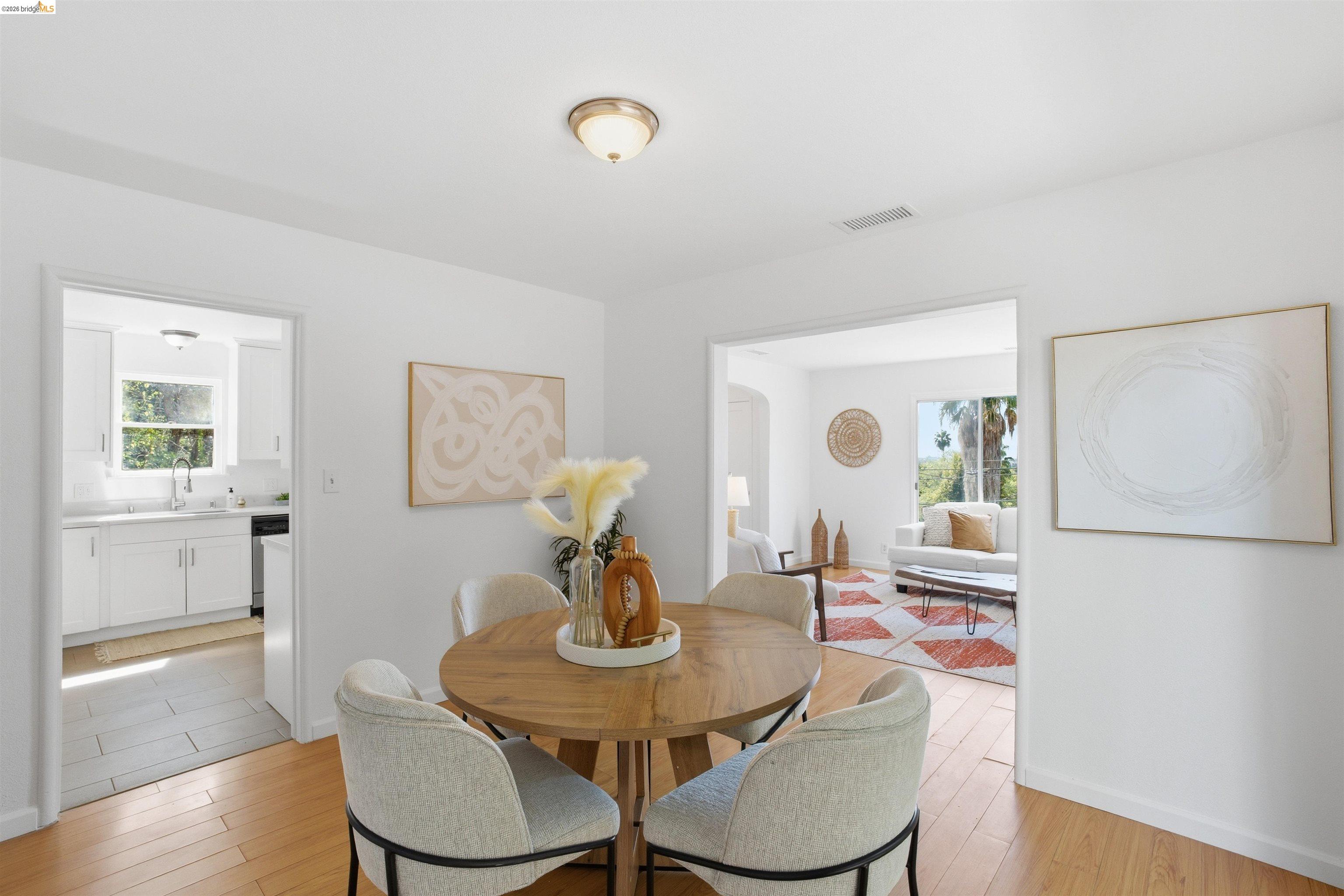 Detail Gallery Image 11 of 37 For 6914 Outlook Ave, Oakland,  CA 94605 - 2 Beds | 1 Baths