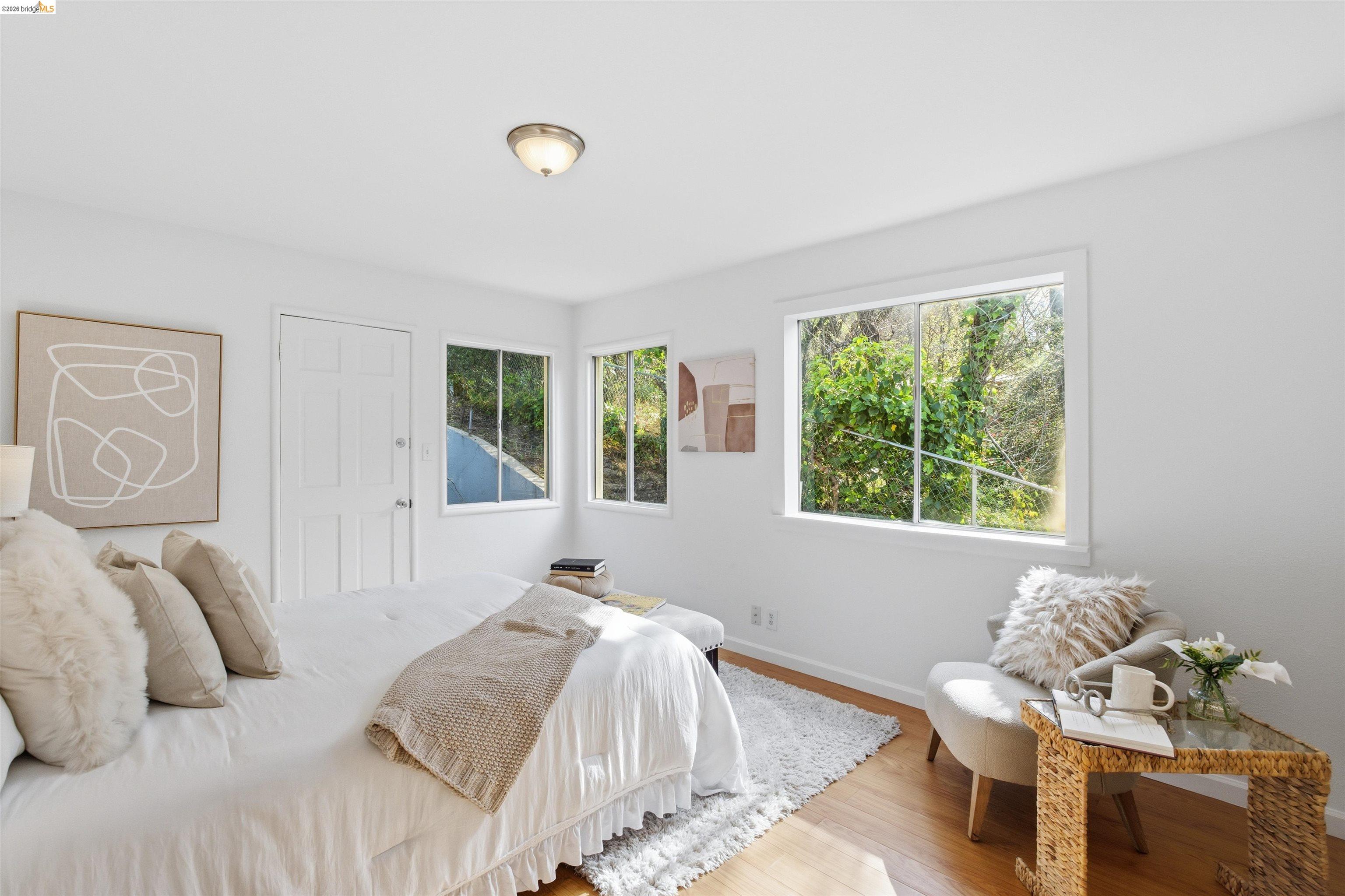 Detail Gallery Image 14 of 37 For 6914 Outlook Ave, Oakland,  CA 94605 - 2 Beds | 1 Baths