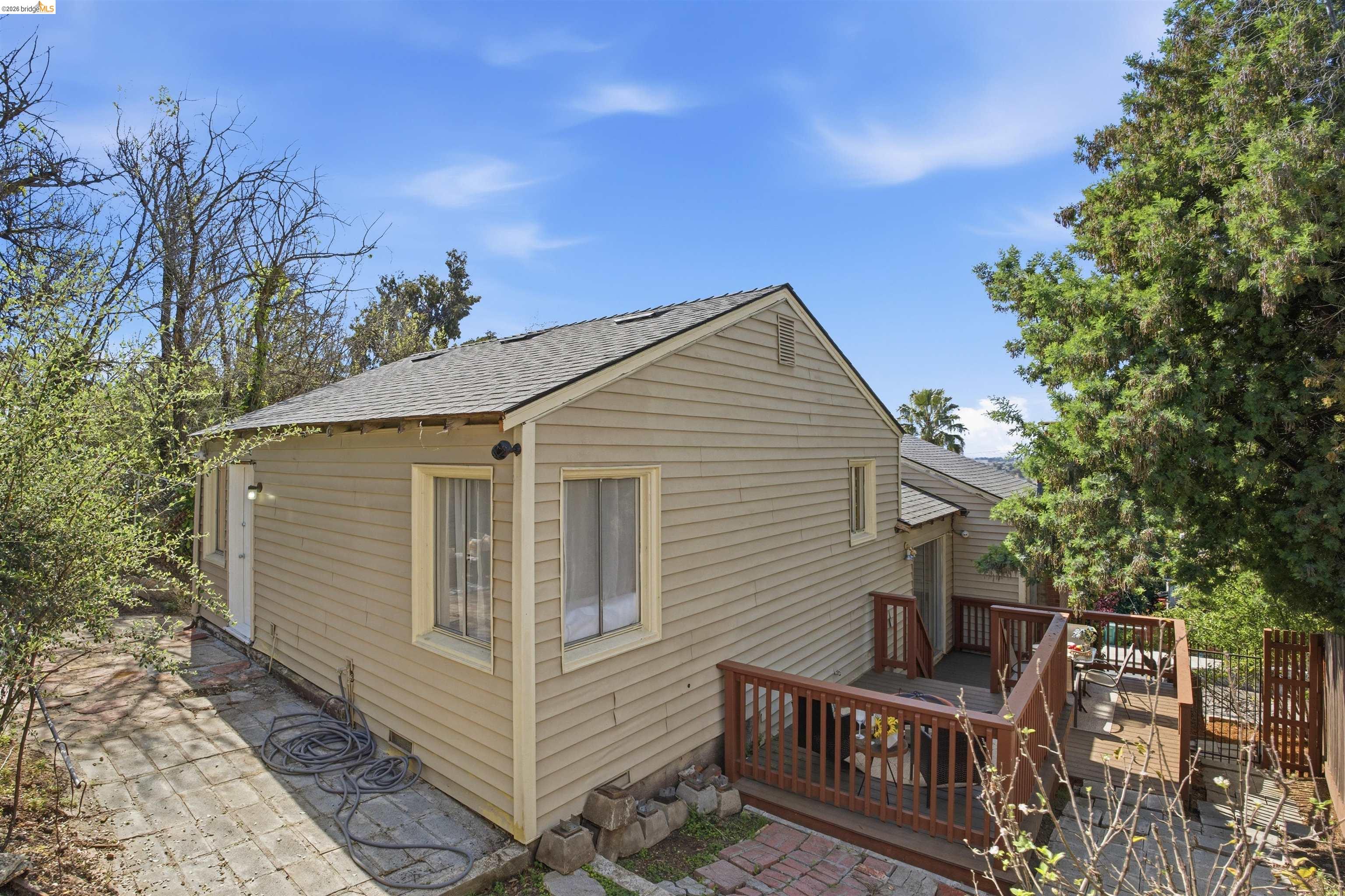 Detail Gallery Image 23 of 37 For 6914 Outlook Ave, Oakland,  CA 94605 - 2 Beds | 1 Baths