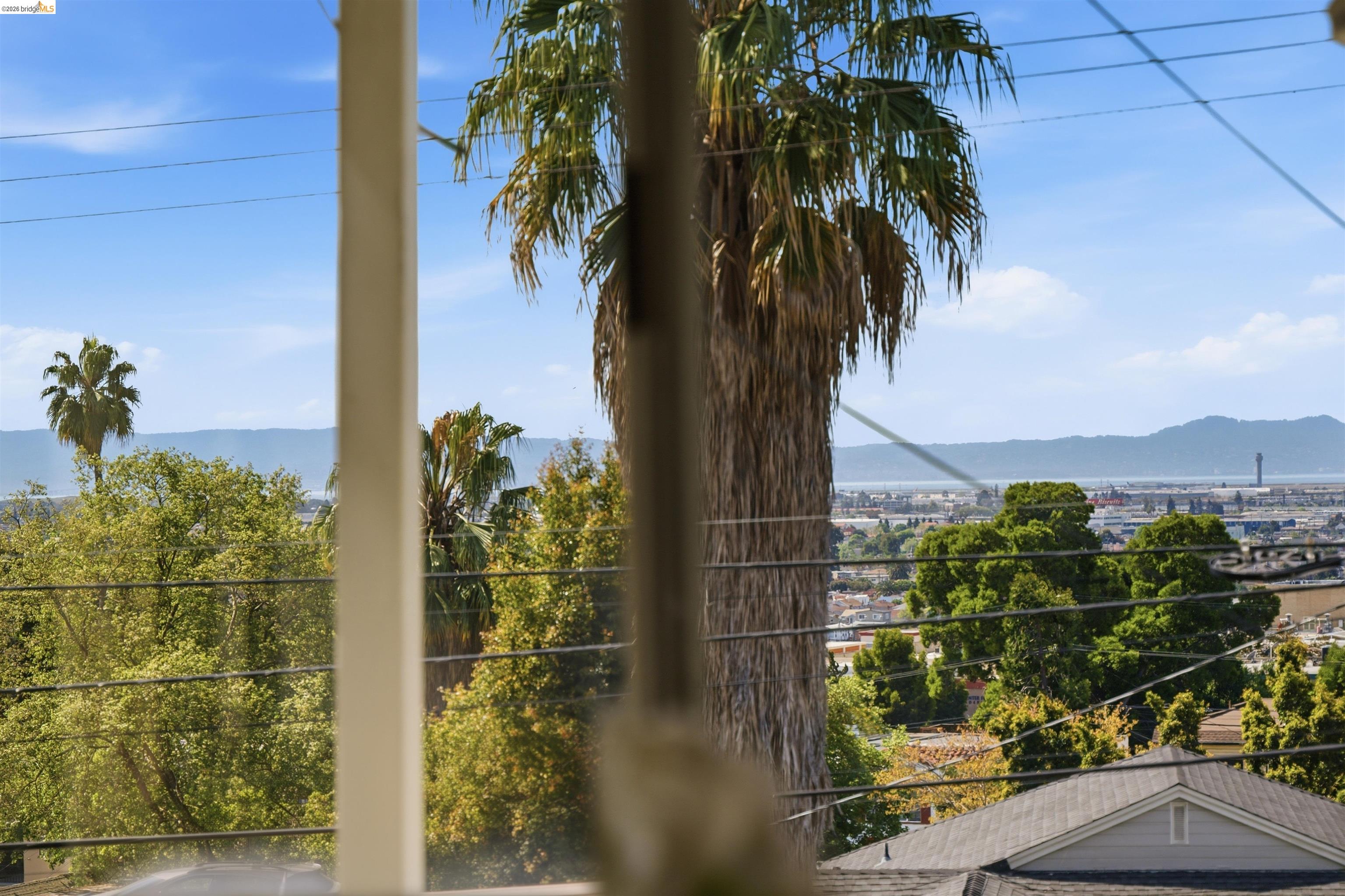 Detail Gallery Image 29 of 37 For 6914 Outlook Ave, Oakland,  CA 94605 - 2 Beds | 1 Baths