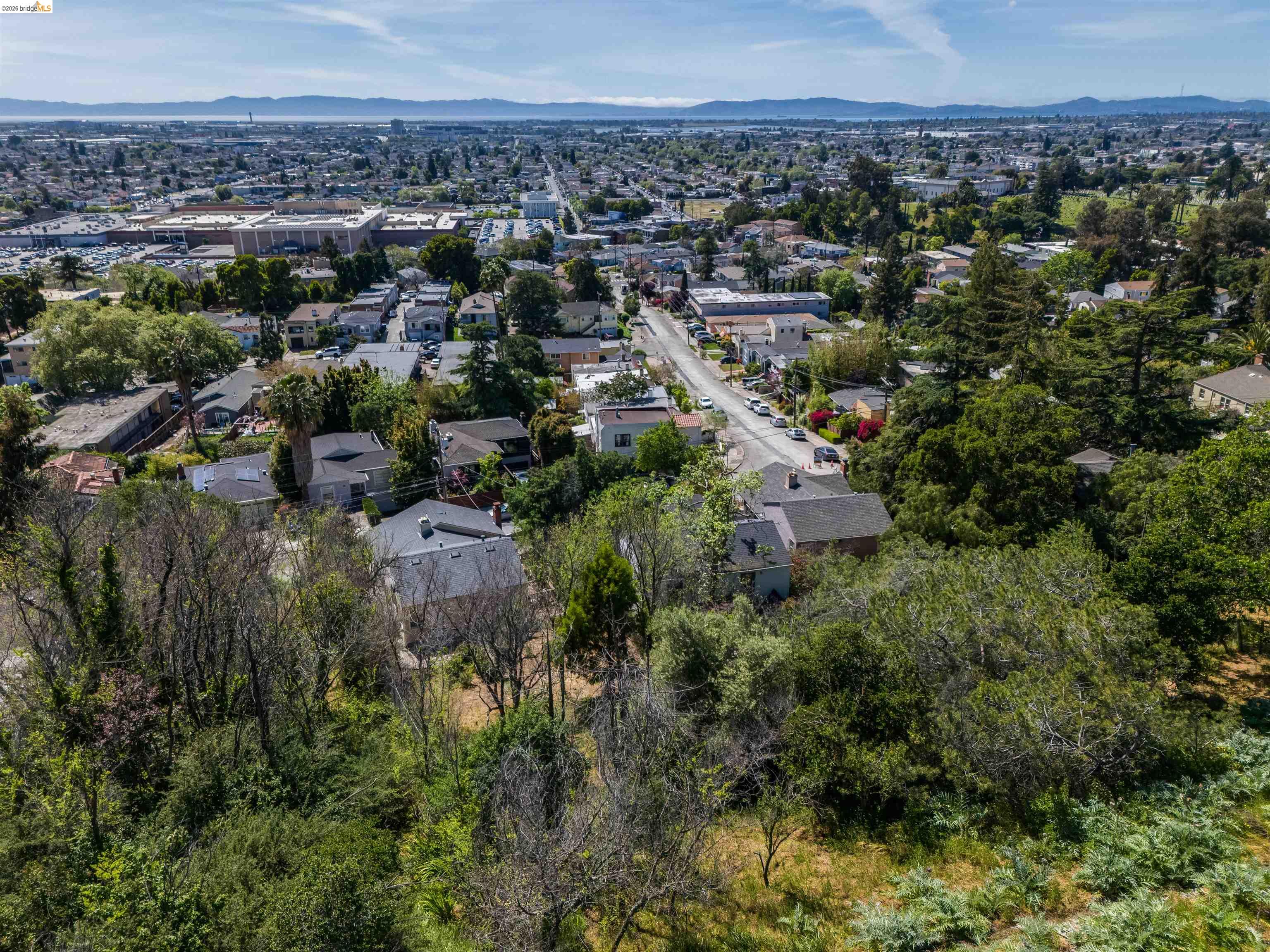 Detail Gallery Image 30 of 37 For 6914 Outlook Ave, Oakland,  CA 94605 - 2 Beds | 1 Baths
