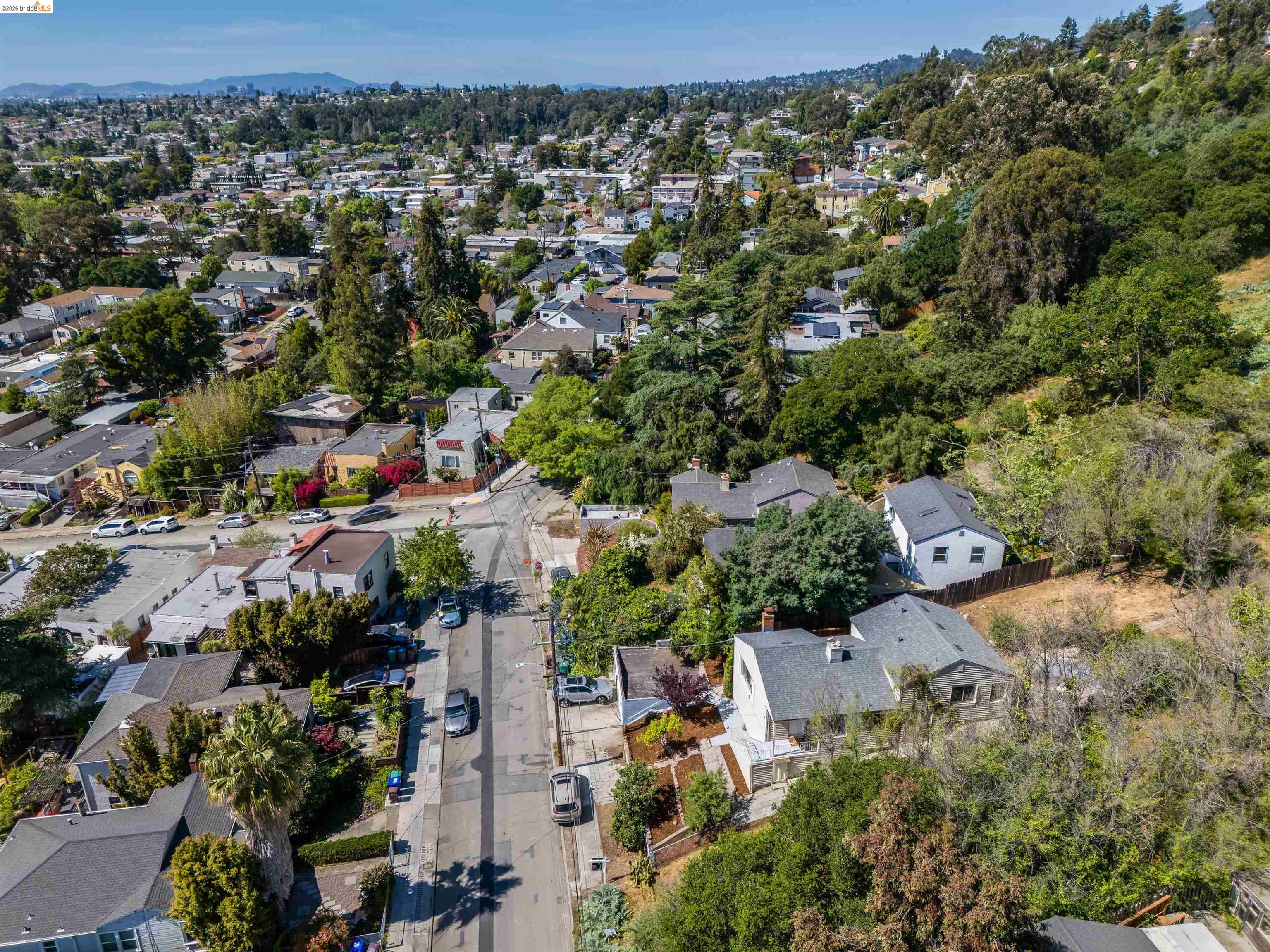 Detail Gallery Image 31 of 37 For 6914 Outlook Ave, Oakland,  CA 94605 - 2 Beds | 1 Baths