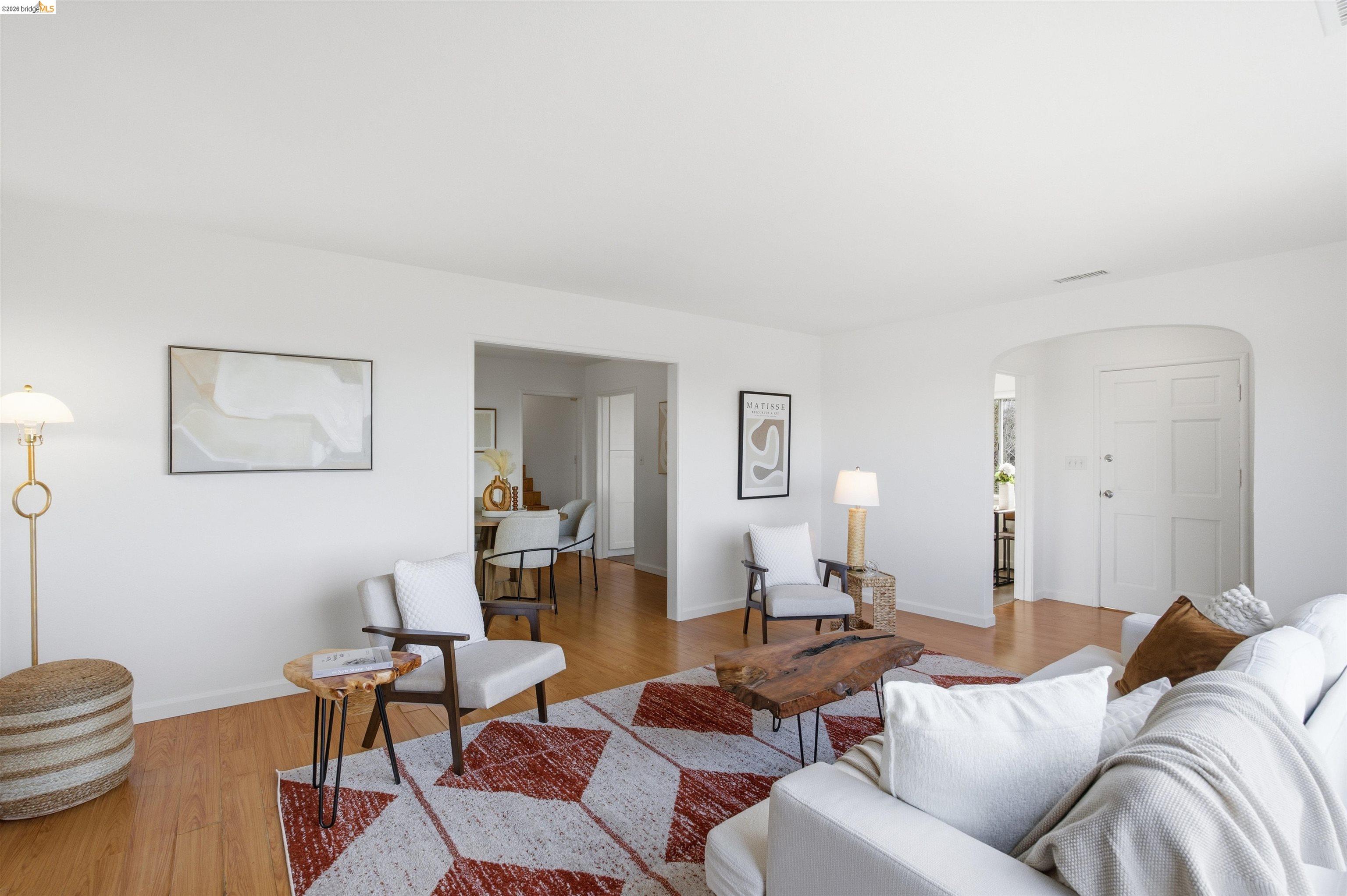 Detail Gallery Image 5 of 37 For 6914 Outlook Ave, Oakland,  CA 94605 - 2 Beds | 1 Baths