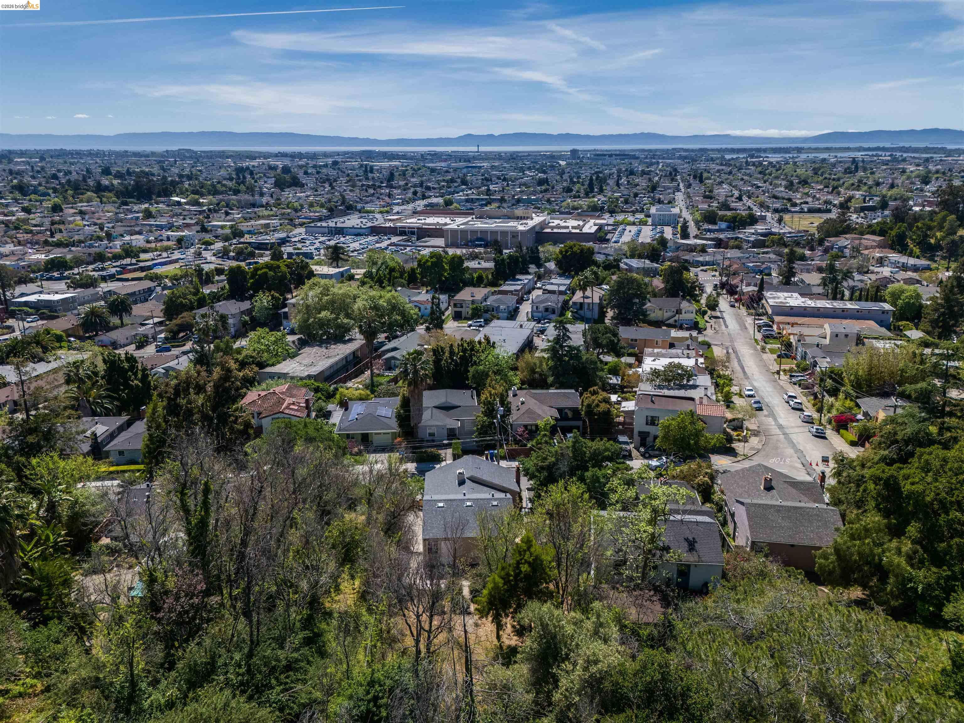 Detail Gallery Image 34 of 37 For 6914 Outlook Ave, Oakland,  CA 94605 - 2 Beds | 1 Baths