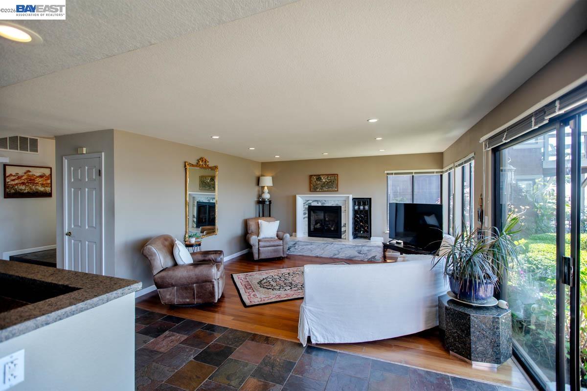 Detail Gallery Image 32 of 60 For 2857 Sea View Pkwy, Alameda,  CA 94502 - 4 Beds | 3 Baths