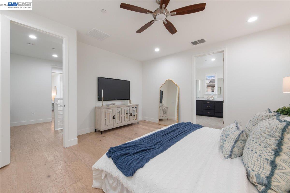 Detail Gallery Image 12 of 38 For 4026 Chalk Hill Way, Dublin,  CA 94568 - 3 Beds | 2/1 Baths