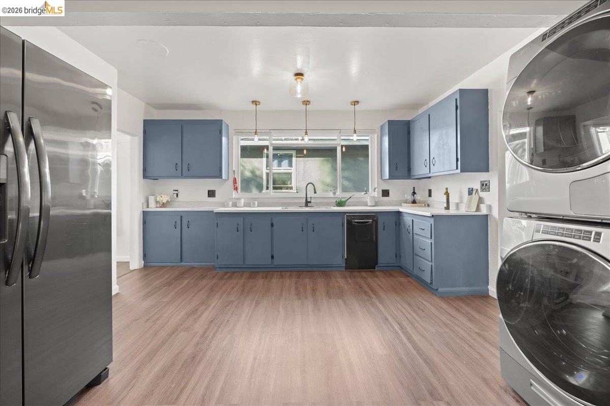 Detail Gallery Image 12 of 39 For 3608 Adeline St, Emeryville,  CA 94608 - 2 Beds | 1/1 Baths