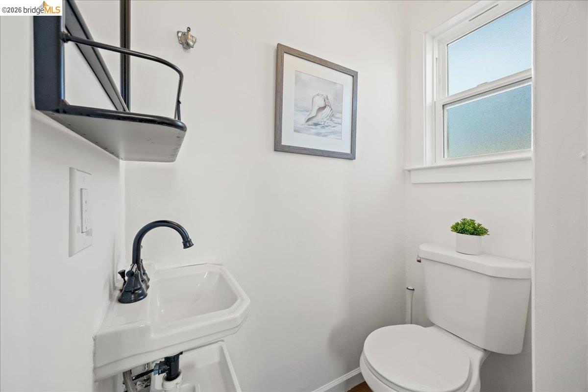 Detail Gallery Image 24 of 39 For 3608 Adeline St, Emeryville,  CA 94608 - 2 Beds | 1/1 Baths