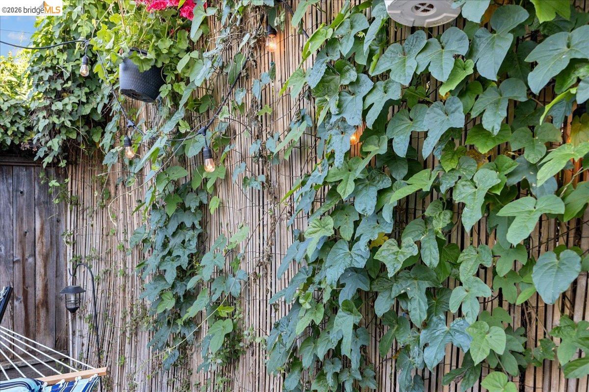 Detail Gallery Image 30 of 39 For 3608 Adeline St, Emeryville,  CA 94608 - 2 Beds | 1/1 Baths