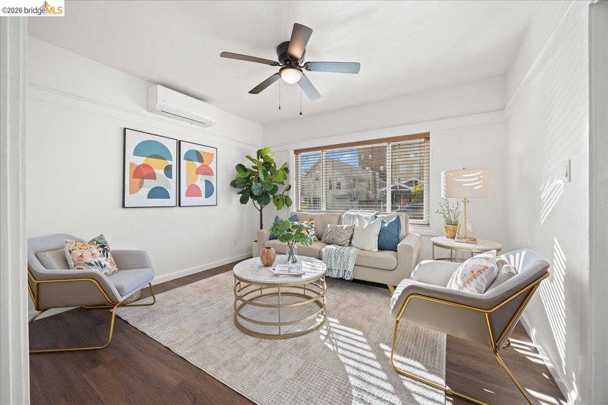 Detail Gallery Image 4 of 39 For 3608 Adeline St, Emeryville,  CA 94608 - 2 Beds | 1/1 Baths