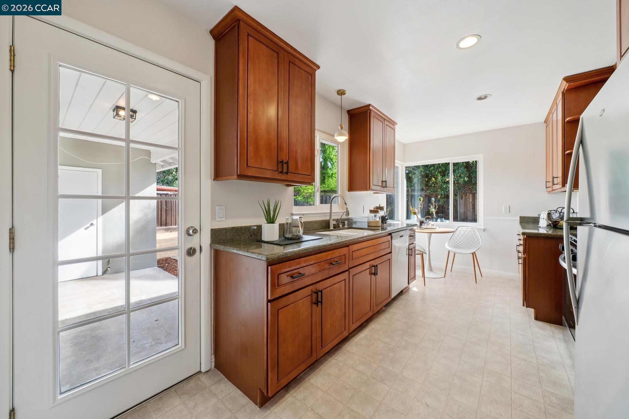 Detail Gallery Image 13 of 36 For 2137 Holbrook Drive, Concord,  CA 94519 - 3 Beds | 2 Baths