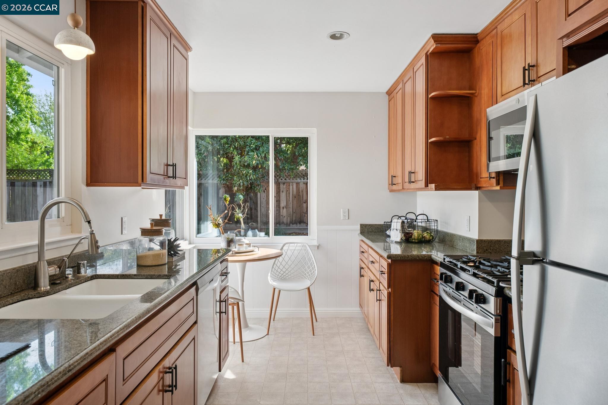 Detail Gallery Image 14 of 36 For 2137 Holbrook Drive, Concord,  CA 94519 - 3 Beds | 2 Baths