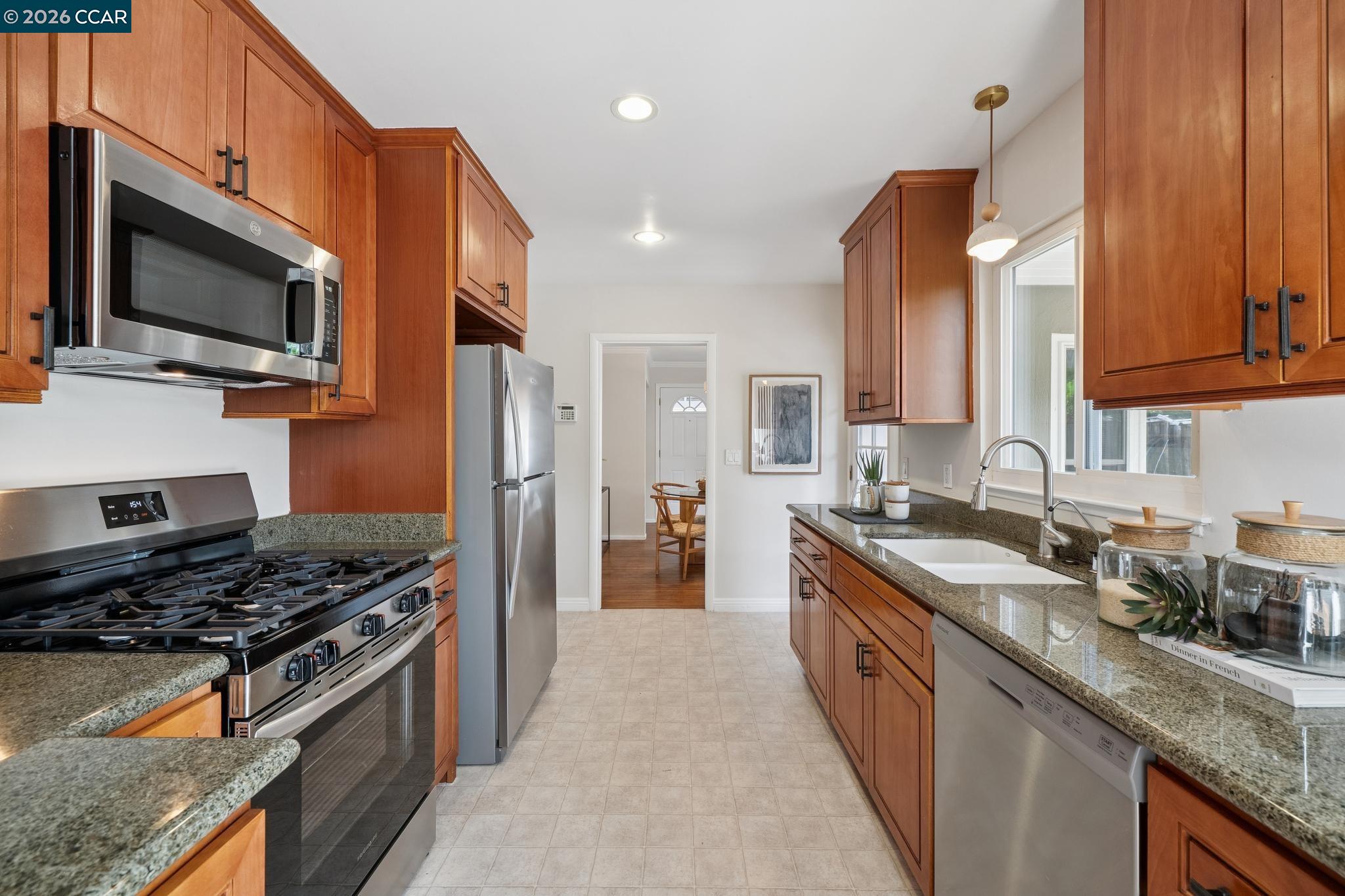 Detail Gallery Image 16 of 36 For 2137 Holbrook Drive, Concord,  CA 94519 - 3 Beds | 2 Baths