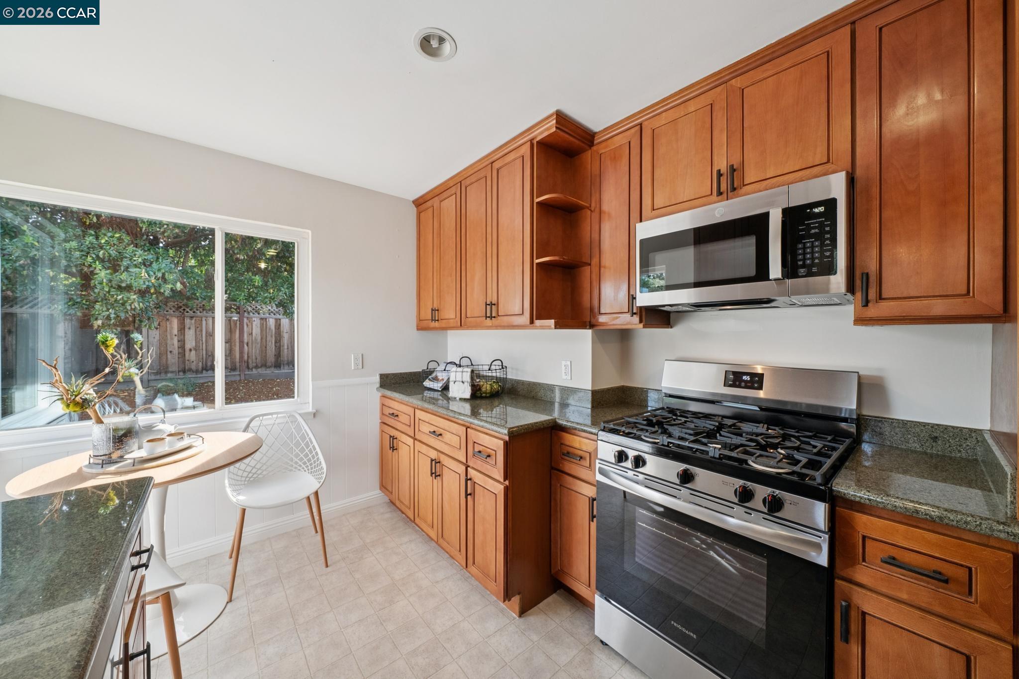 Detail Gallery Image 17 of 36 For 2137 Holbrook Drive, Concord,  CA 94519 - 3 Beds | 2 Baths