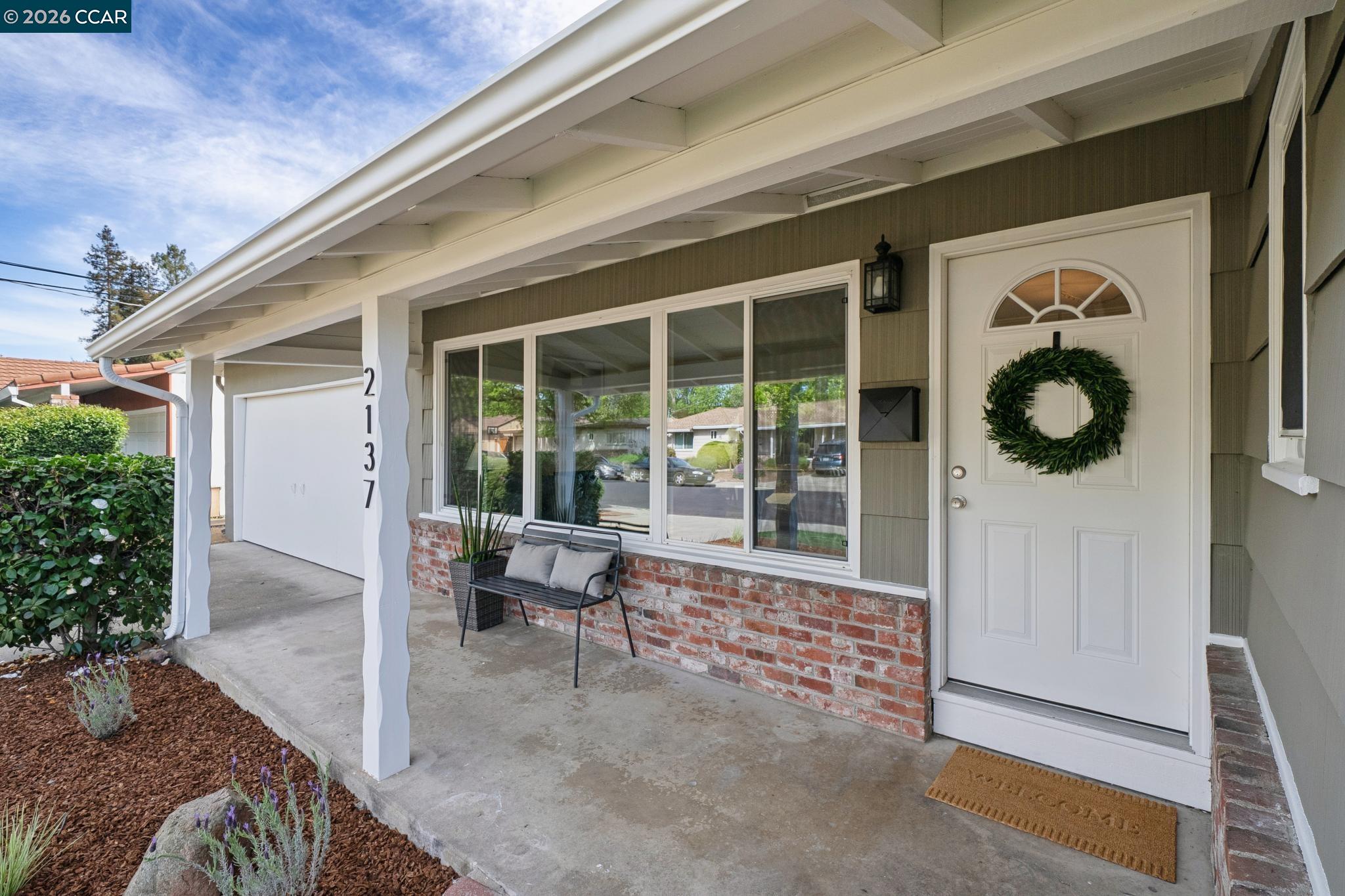 Detail Gallery Image 3 of 36 For 2137 Holbrook Drive, Concord,  CA 94519 - 3 Beds | 2 Baths