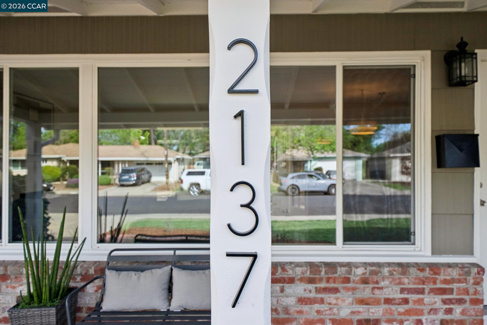 Detail Gallery Image 4 of 36 For 2137 Holbrook Drive, Concord,  CA 94519 - 3 Beds | 2 Baths