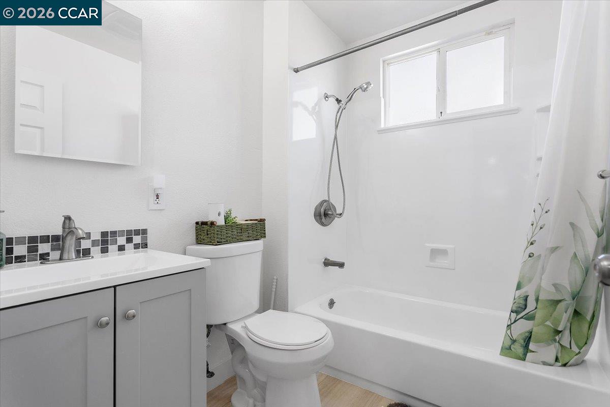 Detail Gallery Image 19 of 25 For 17339 via San Ardo, San Lorenzo,  CA 94580 - 4 Beds | 2 Baths