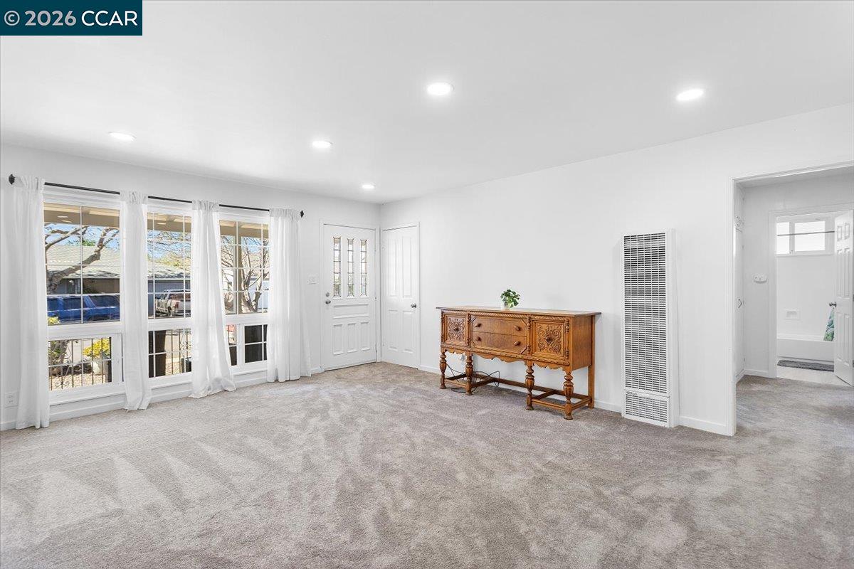 Detail Gallery Image 3 of 25 For 17339 via San Ardo, San Lorenzo,  CA 94580 - 4 Beds | 2 Baths