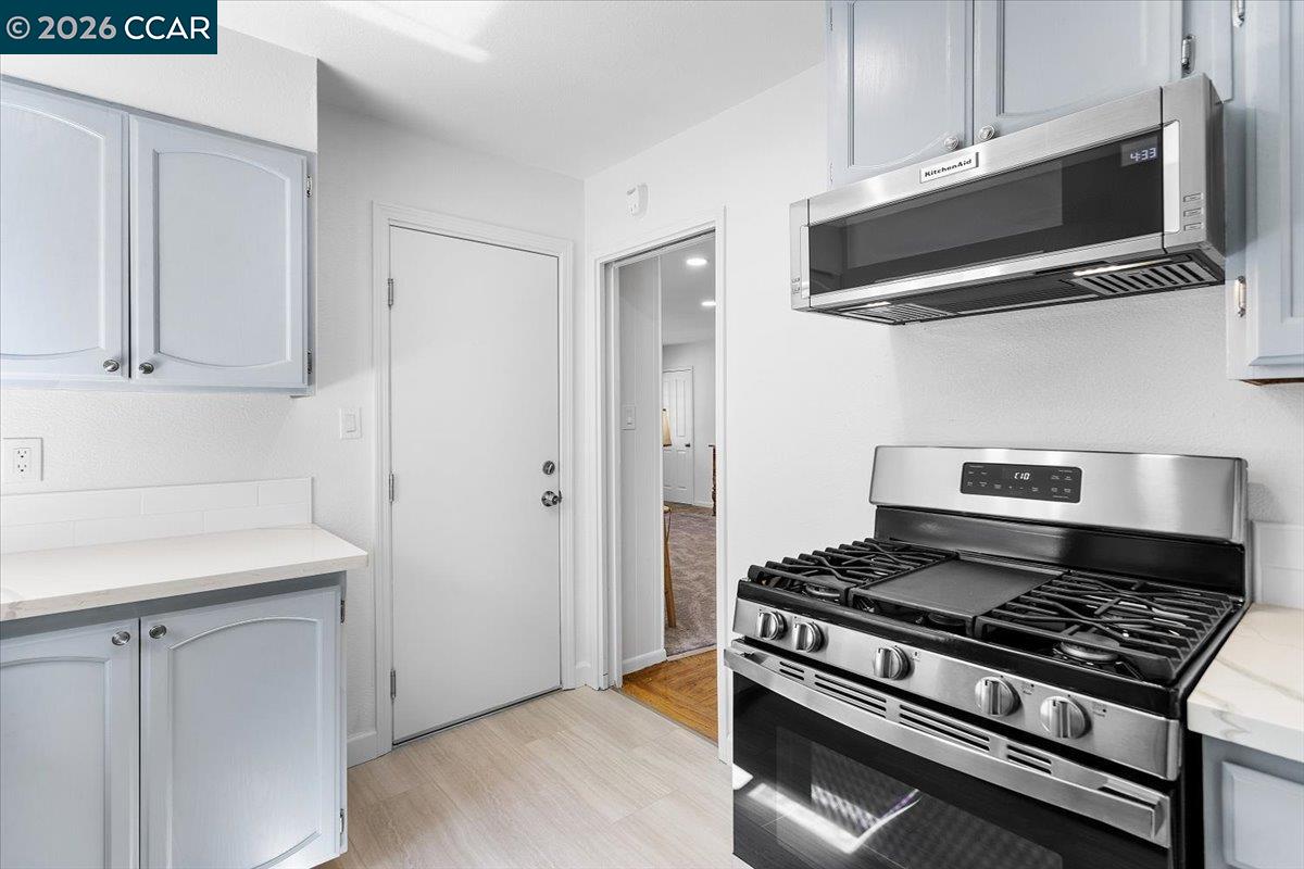 Detail Gallery Image 8 of 25 For 17339 via San Ardo, San Lorenzo,  CA 94580 - 4 Beds | 2 Baths