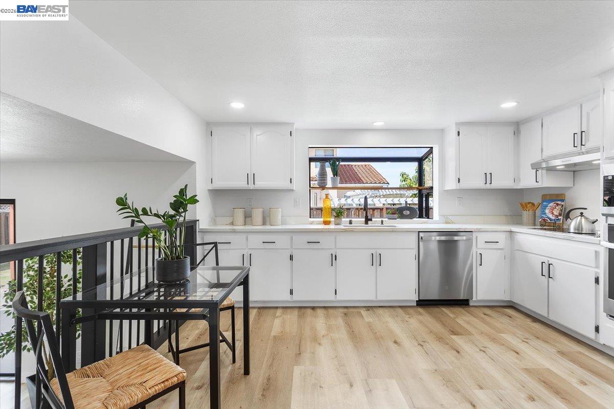 Detail Gallery Image 19 of 56 For 4306 Lisa Dr, Union City,  CA 94587 - 4 Beds | 3 Baths