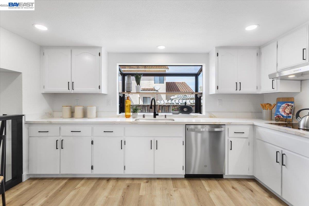 Detail Gallery Image 23 of 56 For 4306 Lisa Dr, Union City,  CA 94587 - 4 Beds | 3 Baths