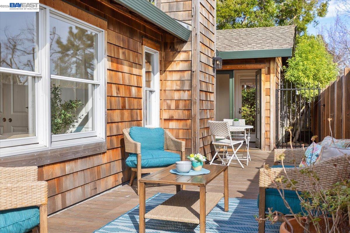 Detail Gallery Image 27 of 55 For 632 Centre Court, Alameda,  CA 94502 - 2 Beds | 1 Baths