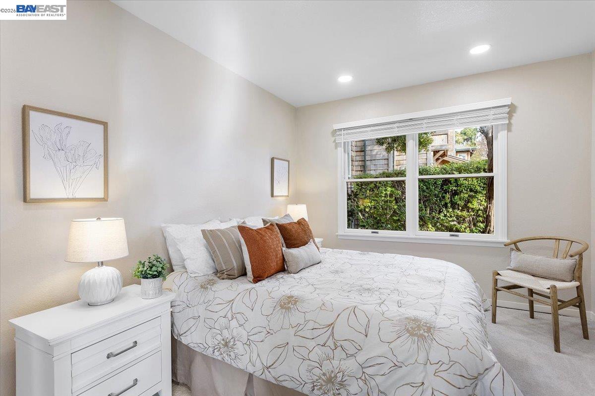 Detail Gallery Image 4 of 55 For 632 Centre Court, Alameda,  CA 94502 - 2 Beds | 1 Baths