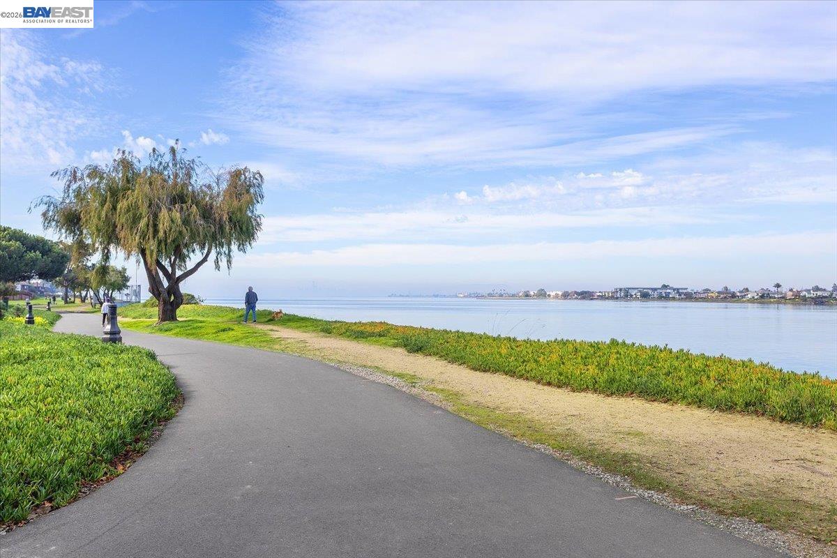 Detail Gallery Image 35 of 55 For 632 Centre Court, Alameda,  CA 94502 - 2 Beds | 1 Baths