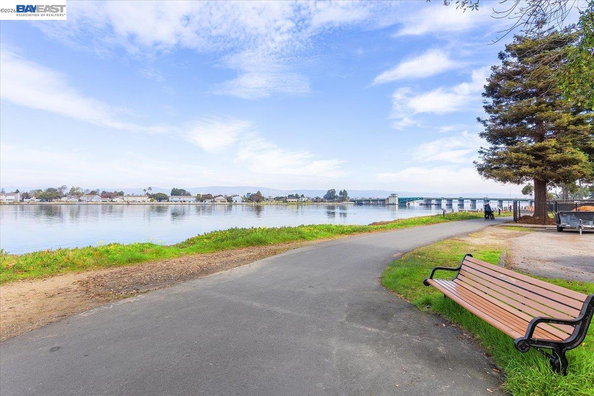 Detail Gallery Image 36 of 55 For 632 Centre Court, Alameda,  CA 94502 - 2 Beds | 1 Baths