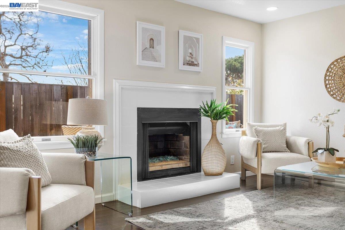 Detail Gallery Image 7 of 55 For 632 Centre Court, Alameda,  CA 94502 - 2 Beds | 1 Baths