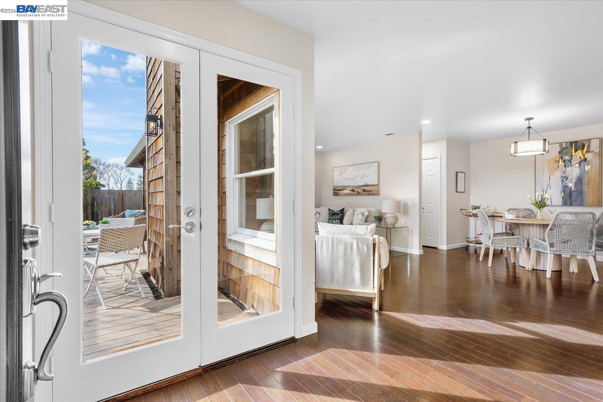 Detail Gallery Image 9 of 55 For 632 Centre Court, Alameda,  CA 94502 - 2 Beds | 1 Baths