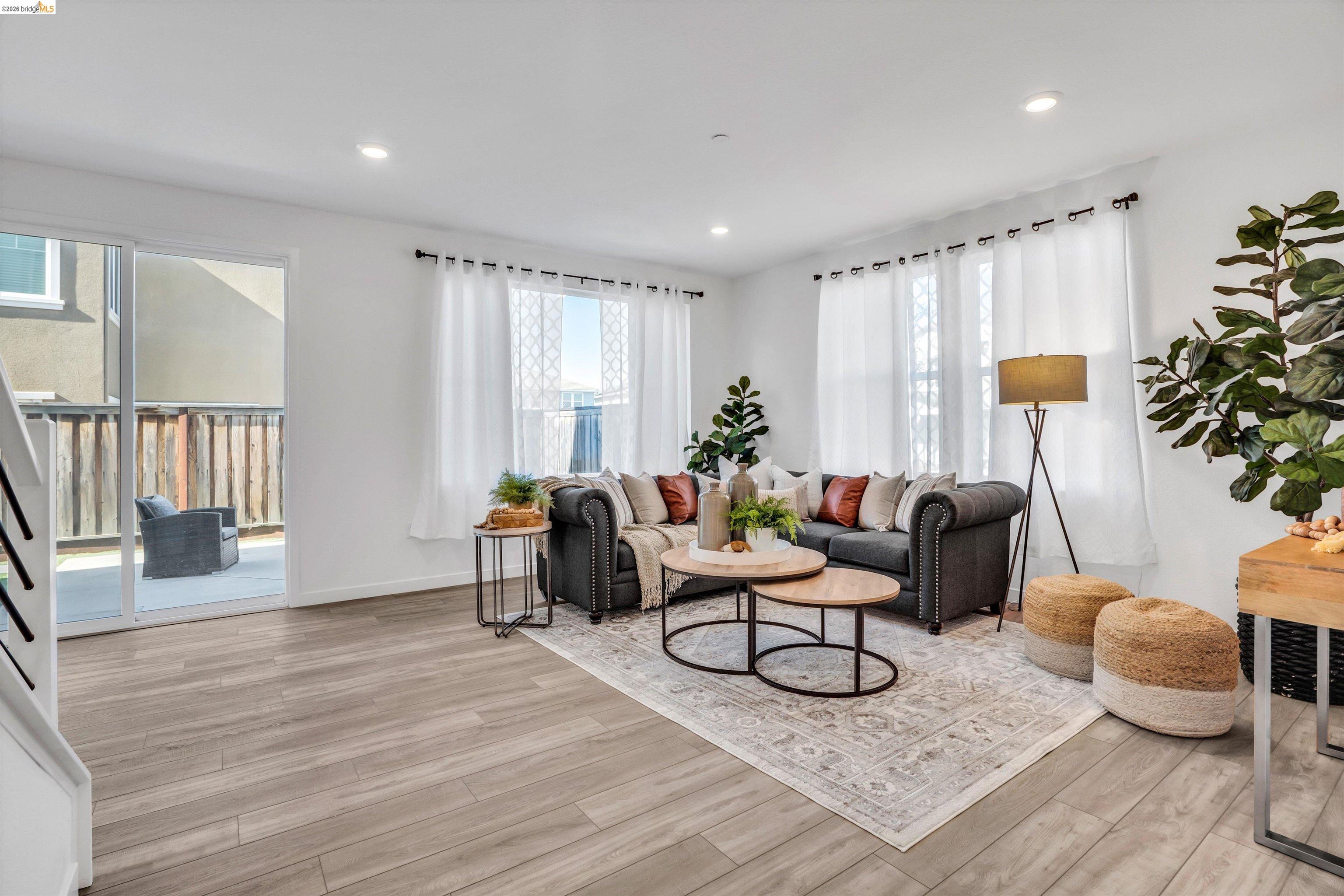 Detail Gallery Image 3 of 53 For 2404 Indigo Dr, Fairfield,  CA 94533 - 4 Beds | 2/1 Baths