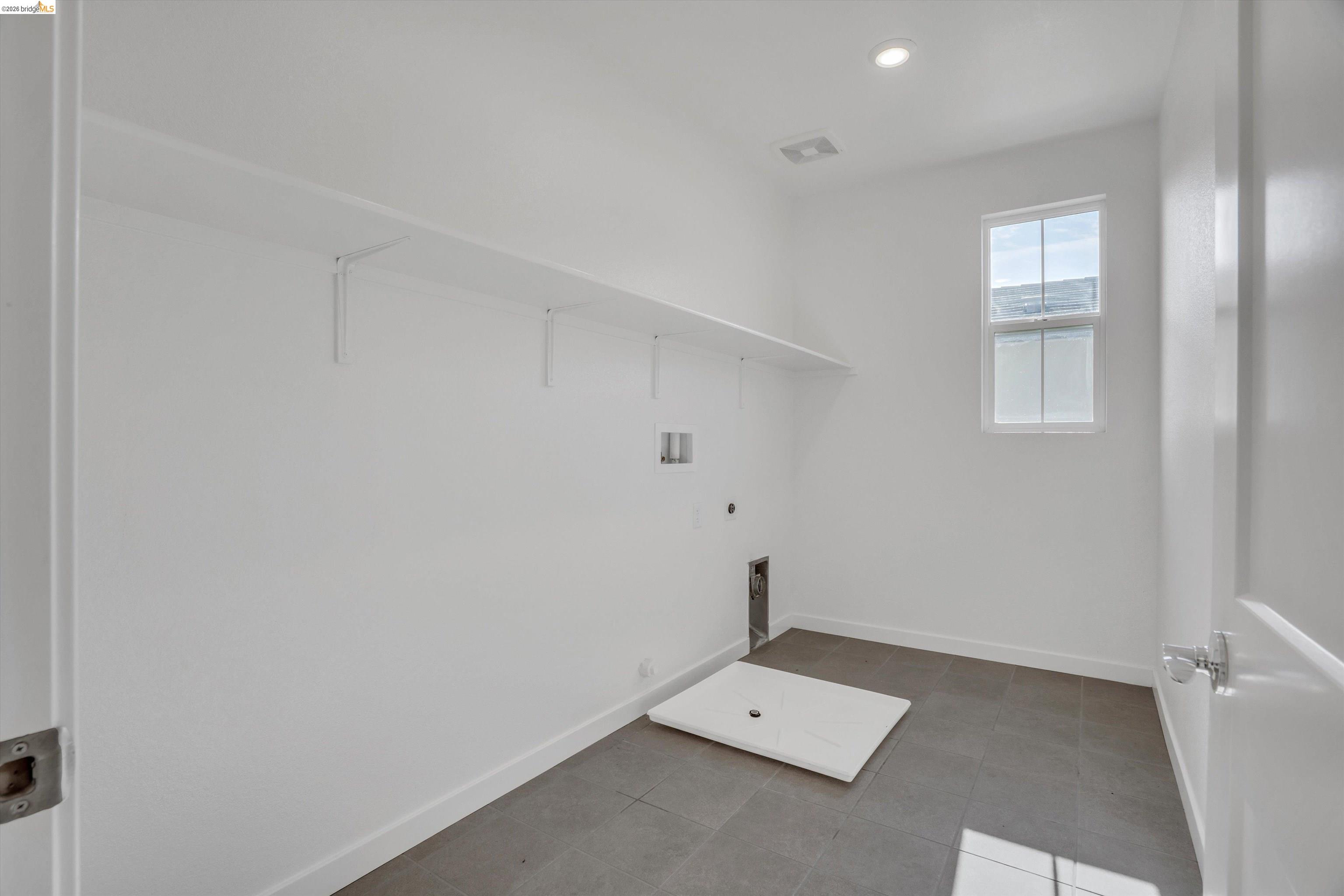 Detail Gallery Image 23 of 53 For 2404 Indigo Dr, Fairfield,  CA 94533 - 4 Beds | 2/1 Baths