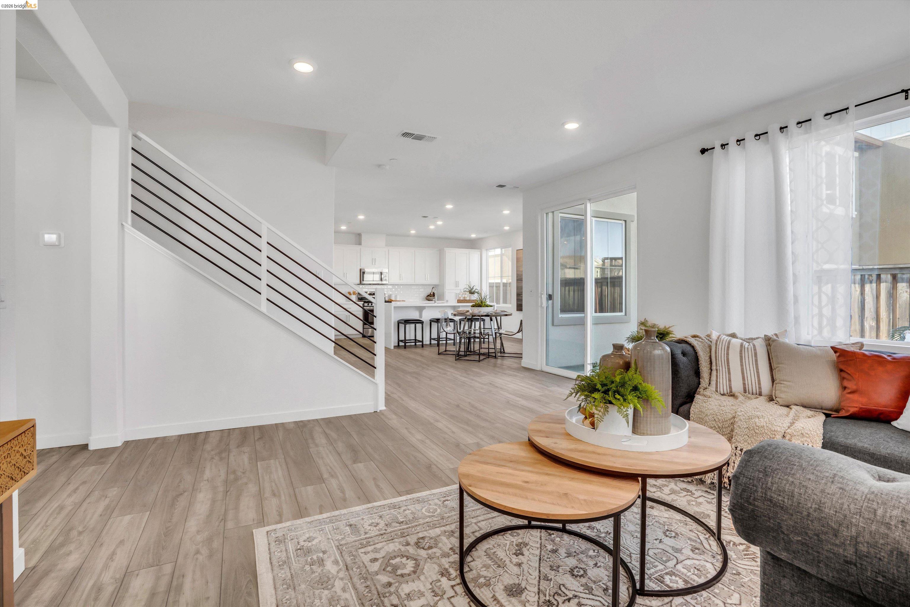 Detail Gallery Image 4 of 53 For 2404 Indigo Dr, Fairfield,  CA 94533 - 4 Beds | 2/1 Baths