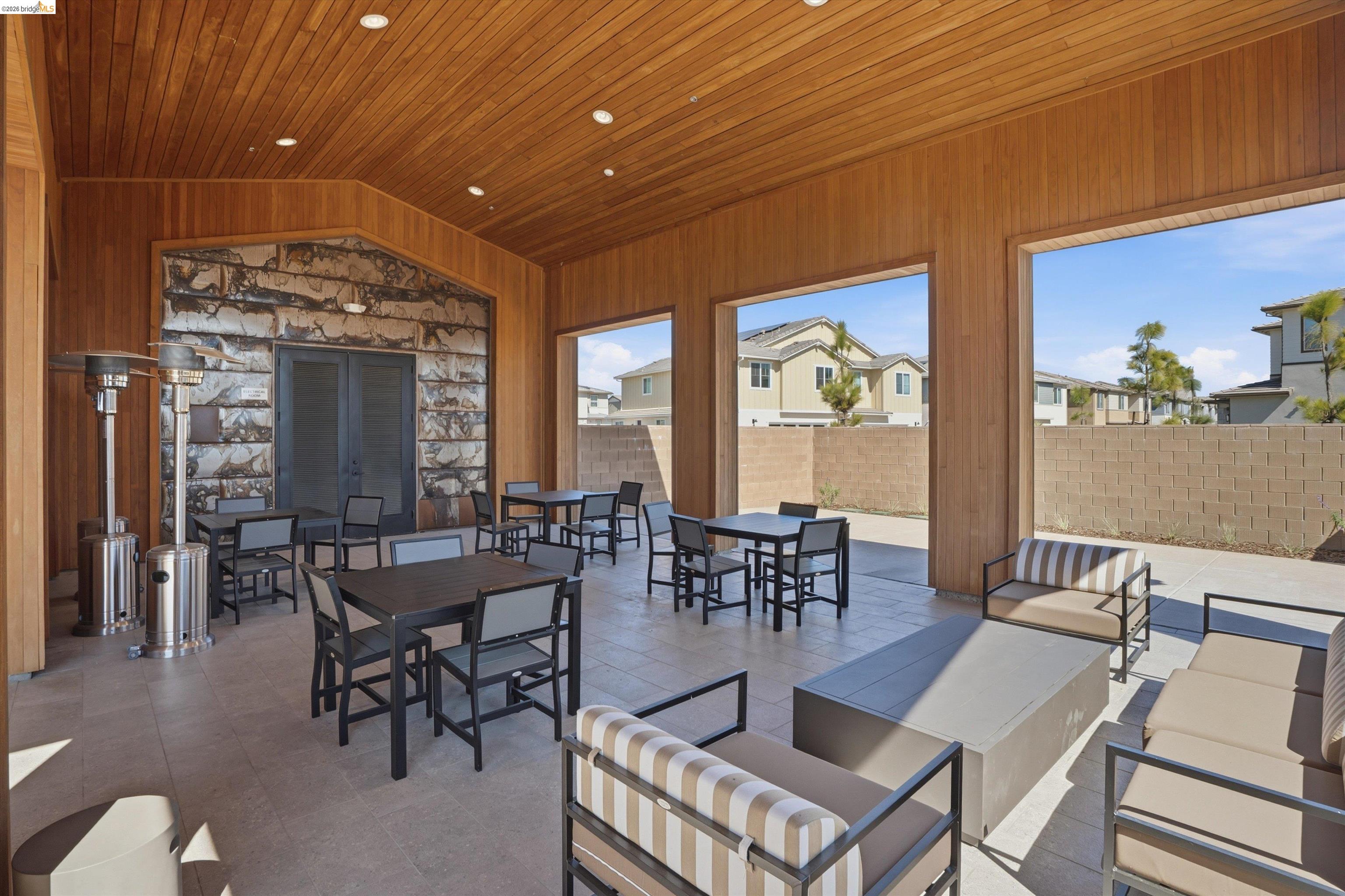 Detail Gallery Image 42 of 53 For 2404 Indigo Dr, Fairfield,  CA 94533 - 4 Beds | 2/1 Baths