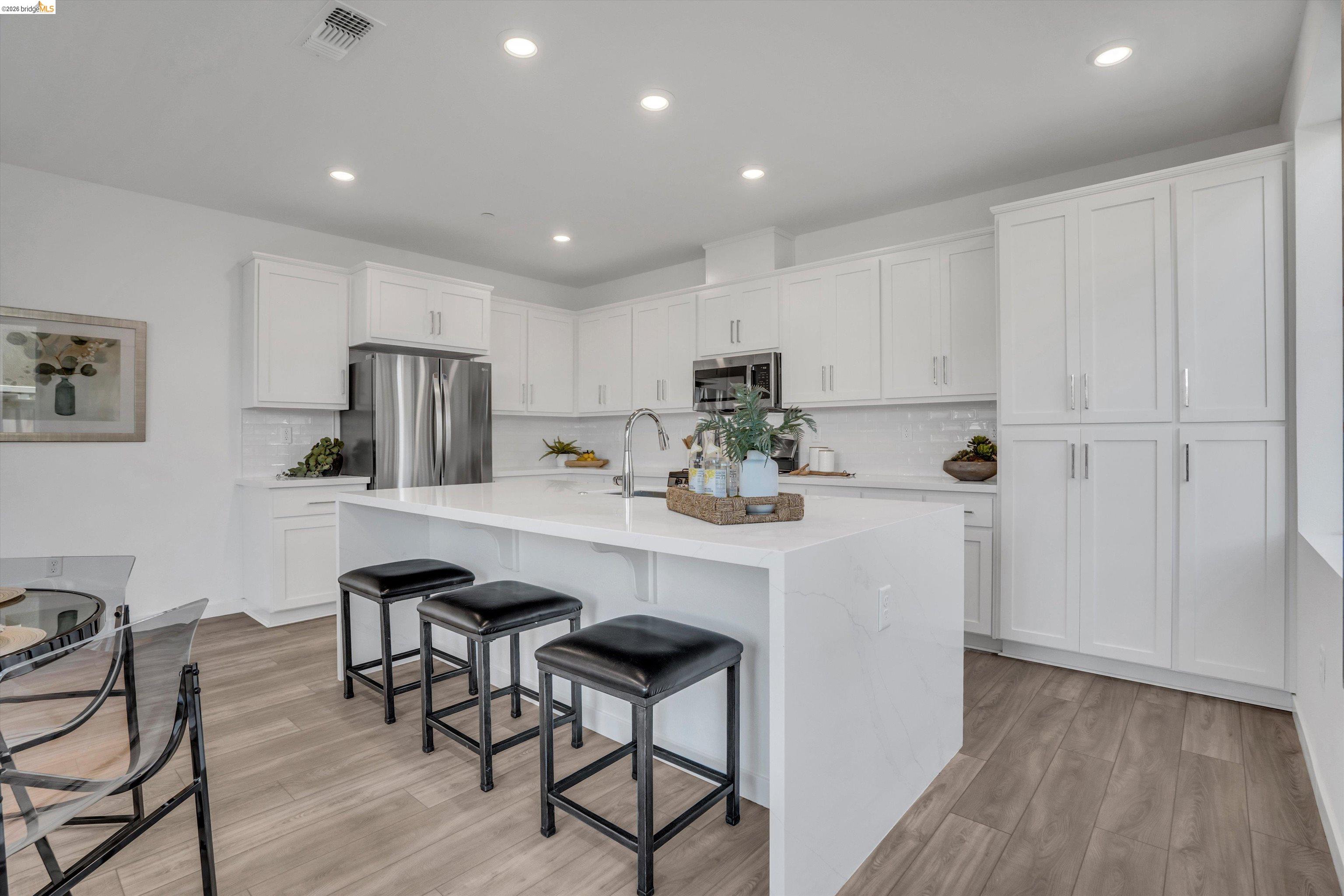 Detail Gallery Image 8 of 53 For 2404 Indigo Dr, Fairfield,  CA 94533 - 4 Beds | 2/1 Baths