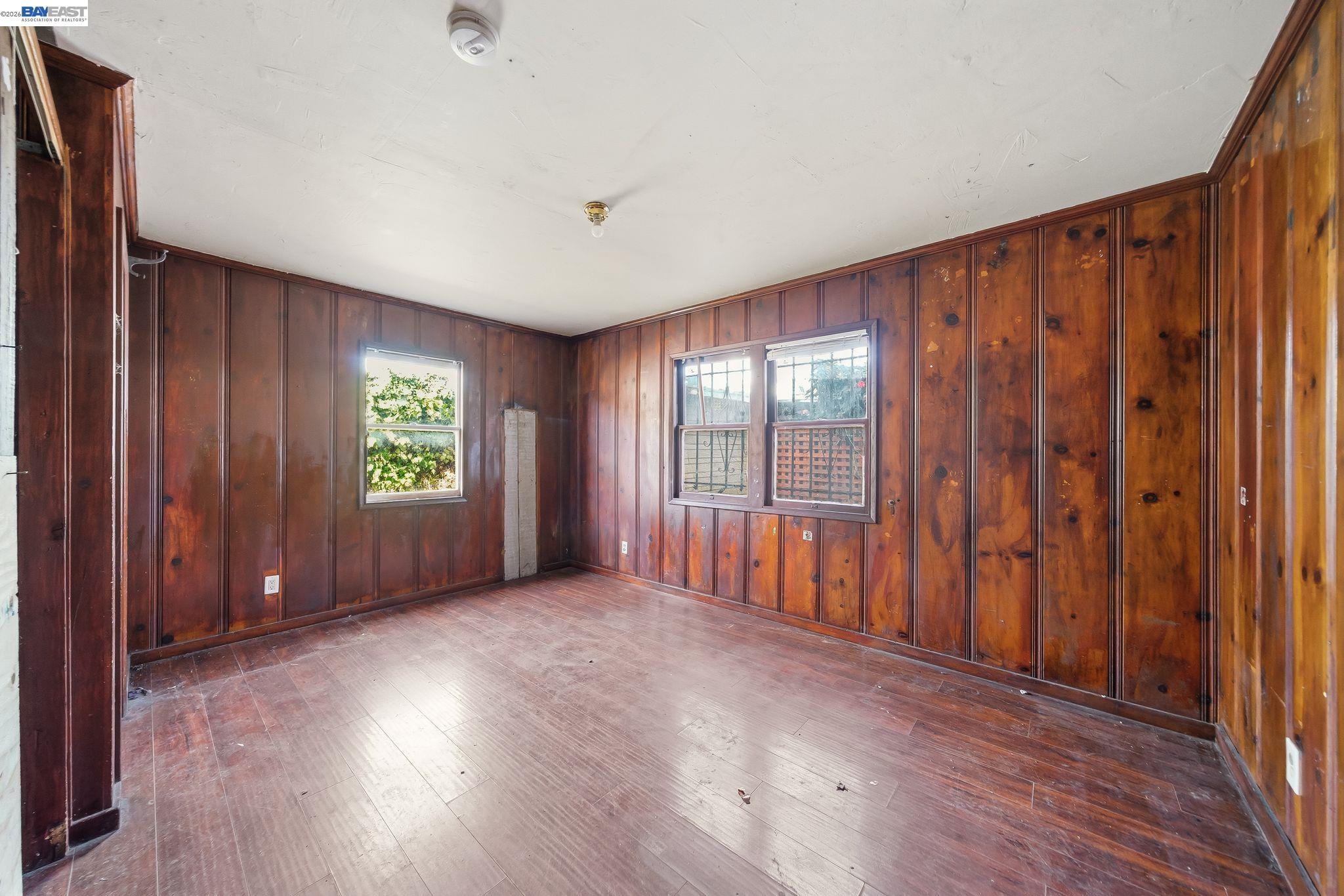 Detail Gallery Image 12 of 19 For 1363 61st Ave, Oakland,  CA 94621 - 3 Beds | 2 Baths