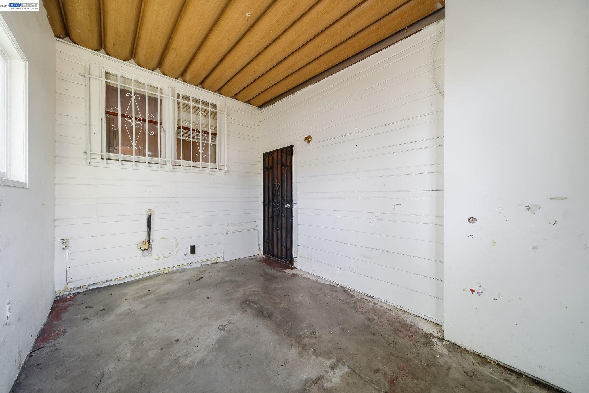Detail Gallery Image 15 of 19 For 1363 61st Ave, Oakland,  CA 94621 - 3 Beds | 2 Baths