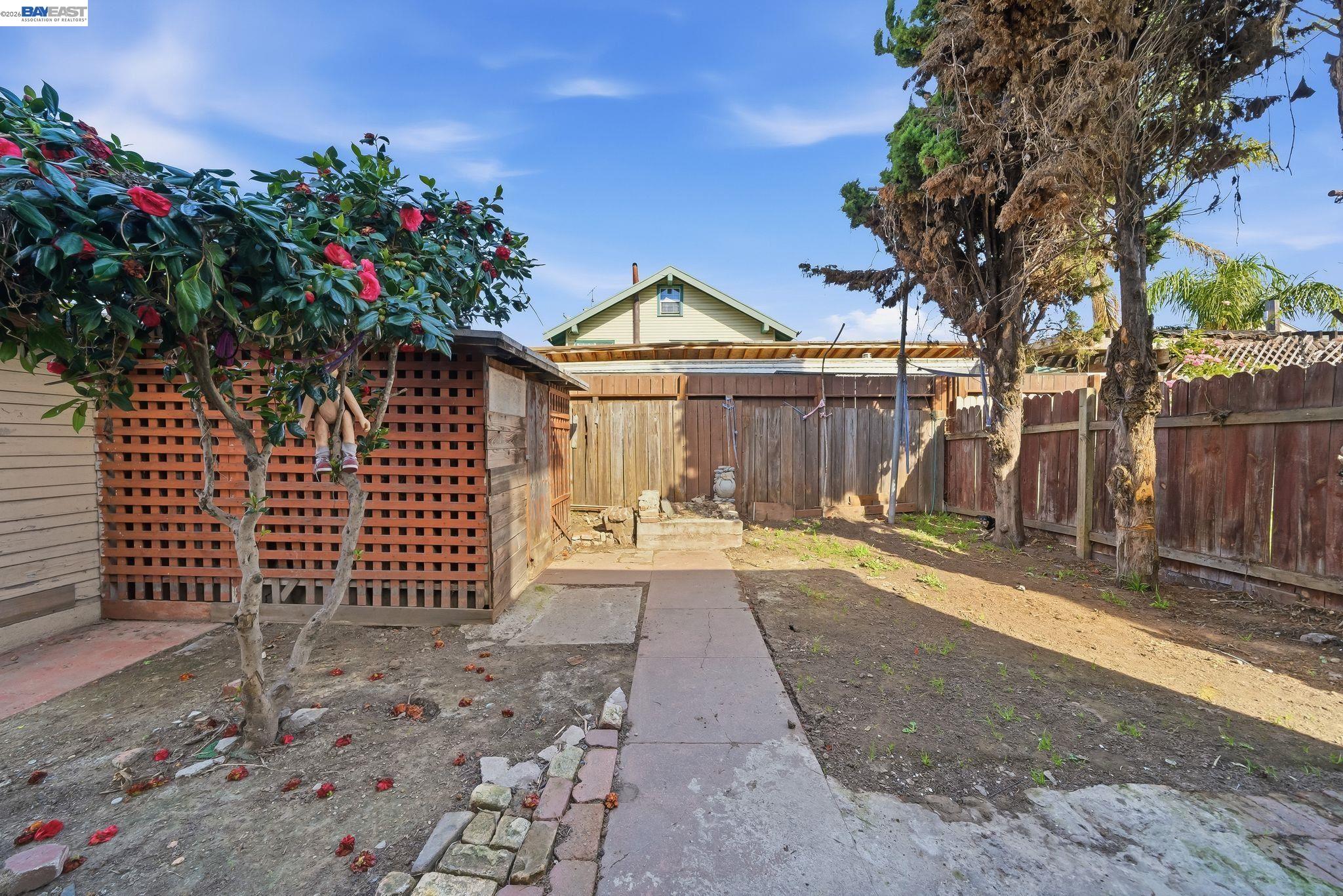 Detail Gallery Image 19 of 19 For 1363 61st Ave, Oakland,  CA 94621 - 3 Beds | 2 Baths