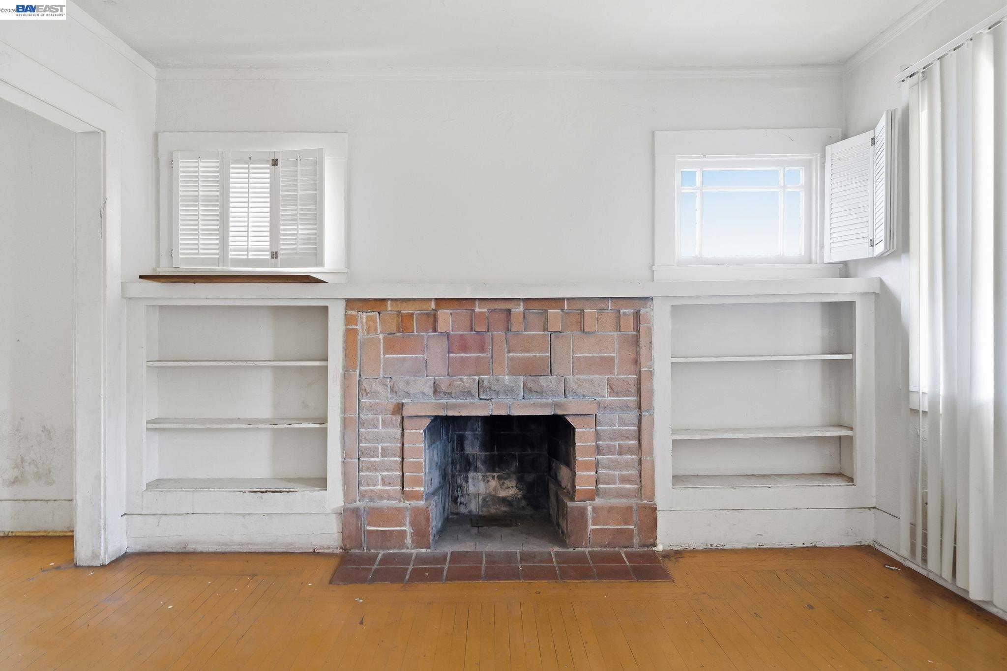 Detail Gallery Image 3 of 19 For 1363 61st Ave, Oakland,  CA 94621 - 3 Beds | 2 Baths