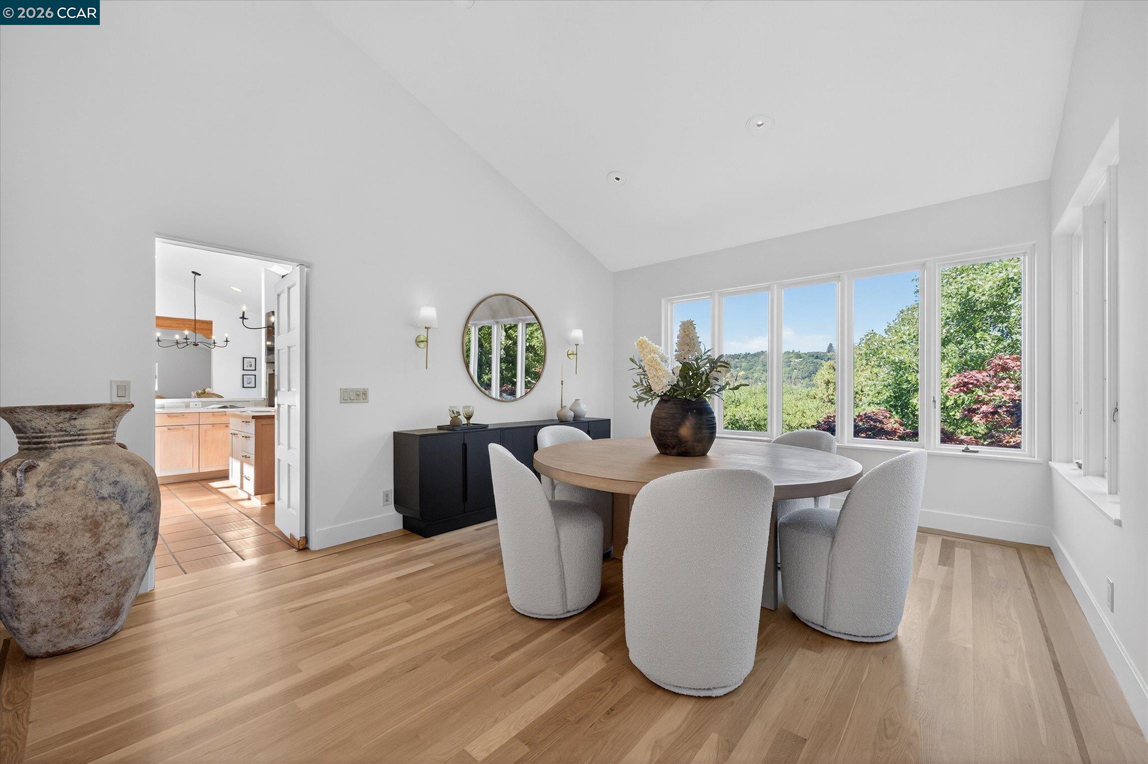 Detail Gallery Image 14 of 55 For 25 Woodacres Ct, Orinda,  CA 94563 - 4 Beds | 3/1 Baths