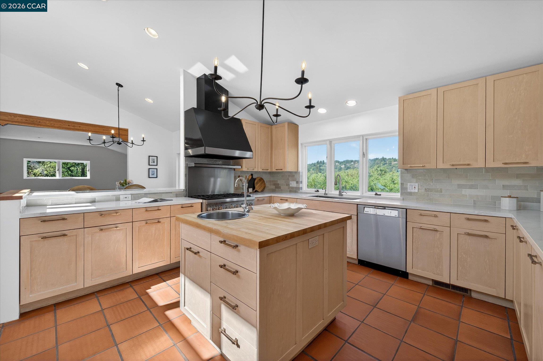 Detail Gallery Image 16 of 55 For 25 Woodacres Ct, Orinda,  CA 94563 - 4 Beds | 3/1 Baths