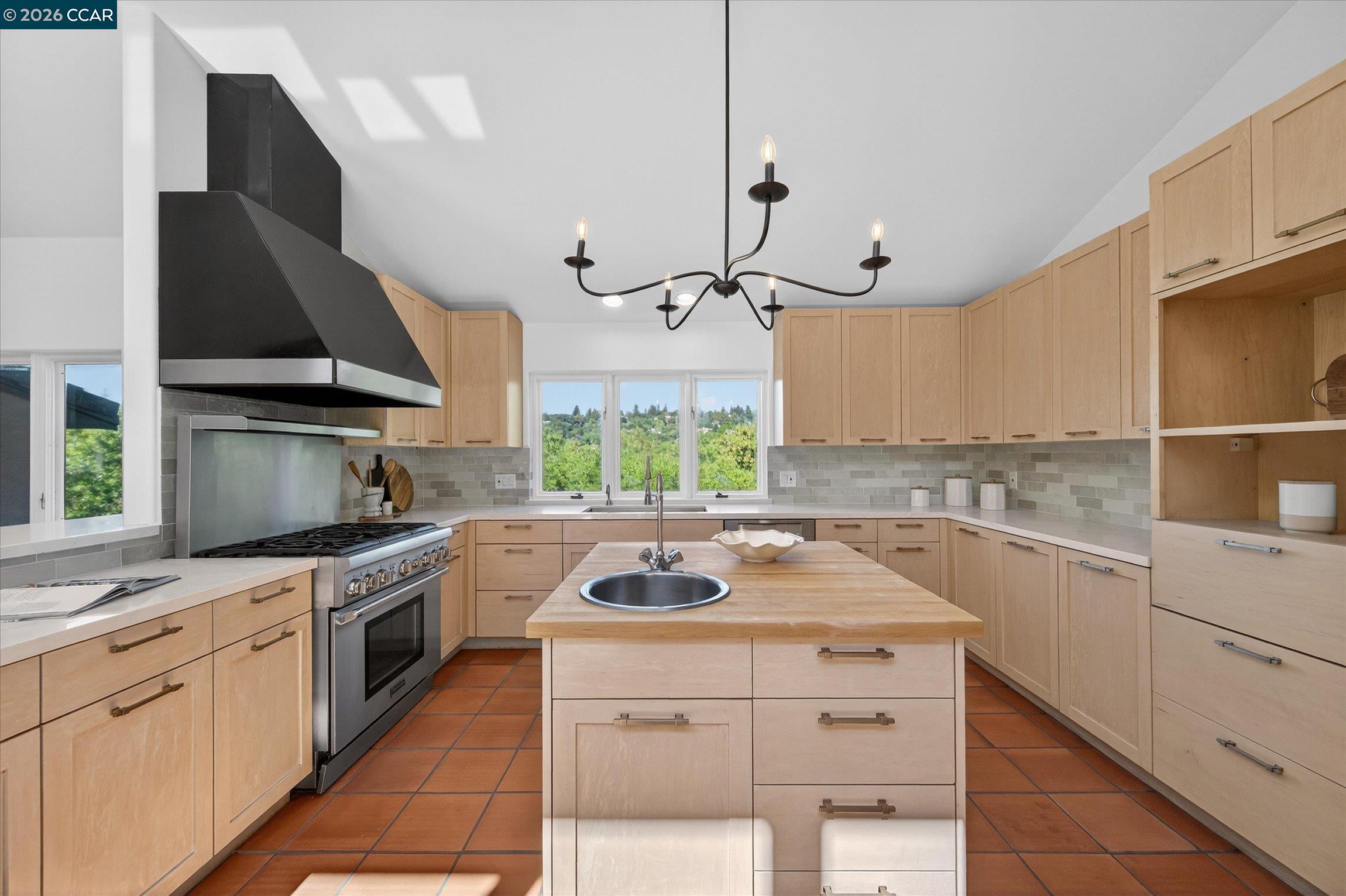 Detail Gallery Image 17 of 55 For 25 Woodacres Ct, Orinda,  CA 94563 - 4 Beds | 3/1 Baths