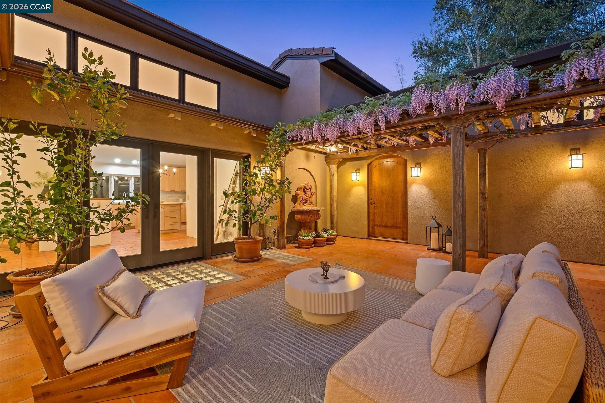 Detail Gallery Image 4 of 55 For 25 Woodacres Ct, Orinda,  CA 94563 - 4 Beds | 3/1 Baths