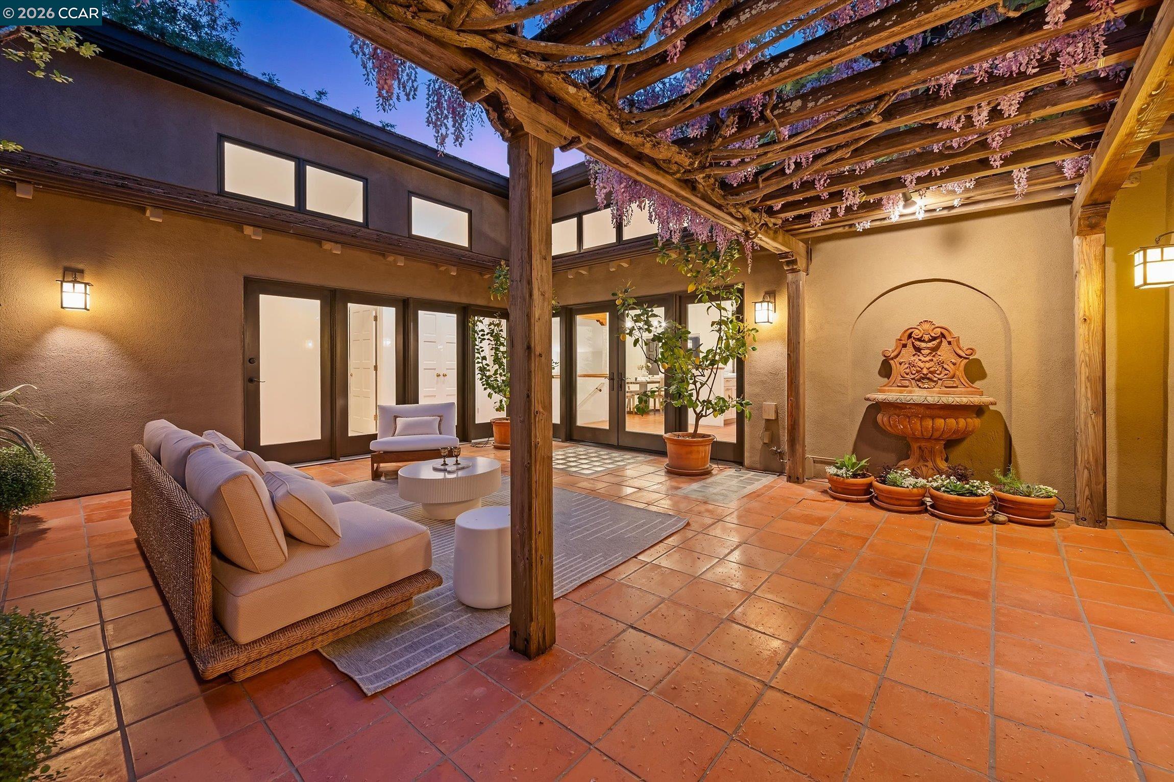 Detail Gallery Image 5 of 55 For 25 Woodacres Ct, Orinda,  CA 94563 - 4 Beds | 3/1 Baths